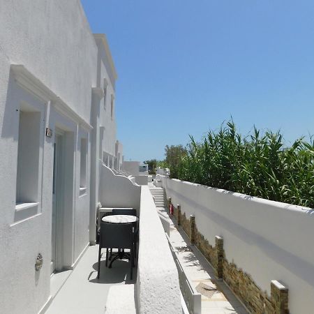 Happy Fish Rooms- Beachfront Perissa  Exterior photo